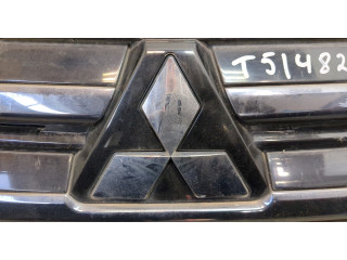 Решетка радиатора Mitsubishi Outlander 2015-2018 7450A638, 7450A753