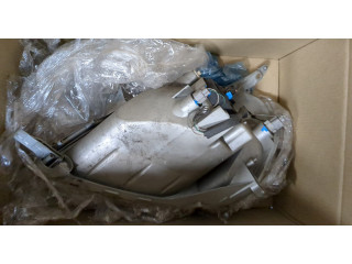 Фара передняя  Toyota Yaris 1999-2006 правая 