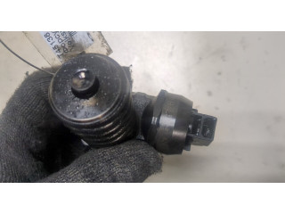 Форсунка топливная  Volkswagen Golf 5 2003-2009    038130073AG     
