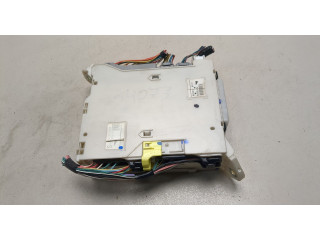 Блок предохранителей  Lexus IS 2005-2016      8273053050   