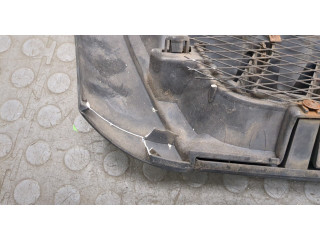 Решетка радиатора Mitsubishi Pajero / Montero 2000-2006