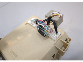 Блок предохранителей  Toyota Highlander 2 2007-2013      827300E590   