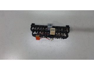 Блок предохранителей  Volkswagen Passat 5 2000-2005      8D093703E   5  1.9
