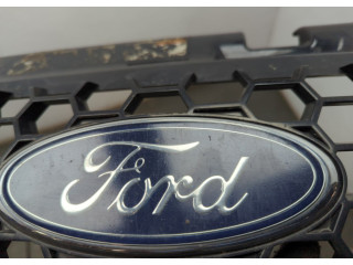 Решетка радиатора  Ford Escape 2000-2006          