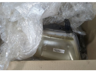 Фара передняя Mitsubishi Montero Sport / Pajero Sport 1996-2008 правая