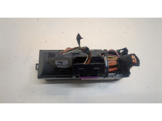 Блок предохранителей Volkswagen Tiguan 2007-2011 000937615