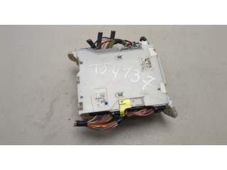 Блок предохранителей  Lexus IS 2005-2016      8273053020   