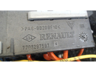 Блок предохранителей Dacia Duster 7703297597 1.5