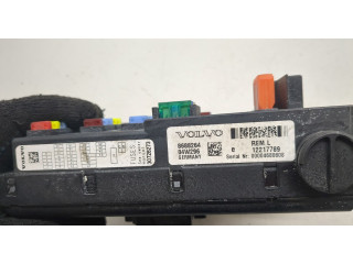 Блок предохранителей  Volvo S60 2000-2009      30728273, 8688264   