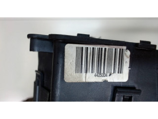 Блок предохранителей  Audi A3 (8L1) 1996-2003      4425334     1.6