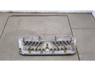 Решетка радиатора Mitsubishi Pajero / Montero 2000-2006