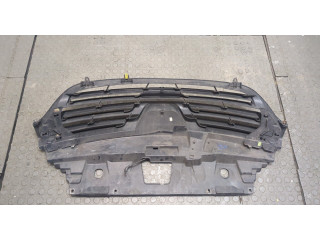 Решетка радиатора  Renault Trafic 2014-2021          