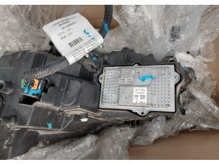 Фара передняя  Peugeot 3008 2016-2020 правая 