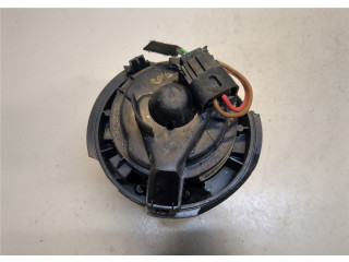 Моторчик печки Dacia Sandero 2012- 272102798R 272102798R