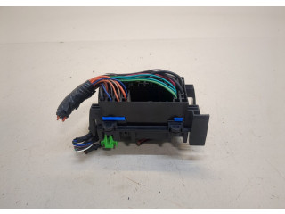 Блок предохранителей  Cadillac Escalade 2 2000-2006         