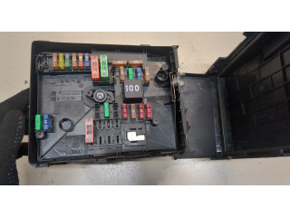 Блок предохранителей  Volkswagen Caddy 2010-2015         