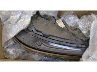 Фара передняя  Volkswagen Passat 8 2015- правая 