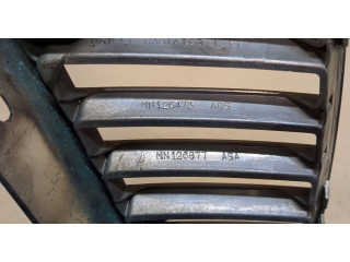 Решетка радиатора Mitsubishi Lancer 9 2003-2006 MN126473, MN126877