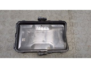 Крышка блока предохранителей Hummer H3