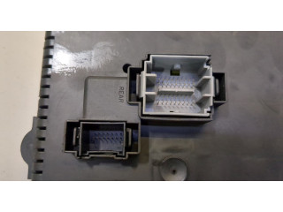 Блок предохранителей  Volvo XC90 2002-2014      8676391, 30728273   