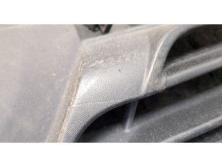 Решетка радиатора  Renault Trafic 2014-2021          1.6 