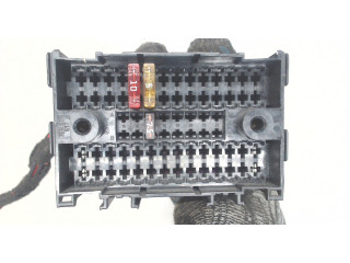 Блок предохранителей  Volkswagen Transporter 5 2003-2009           1.9