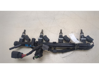 Форсунка топливная Audi Q3 2014-2018 06L906031A, 06K133681C