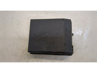 Крышка блока предохранителей Mitsubishi Outlander 2003-2009