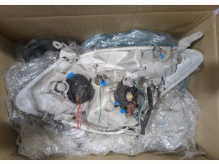 Фара передняя Toyota Corolla Verso 2002-2004 правая