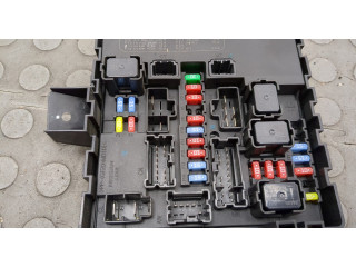 Блок предохранителей  Infiniti QX56 2010-2013      284B71LA0B   