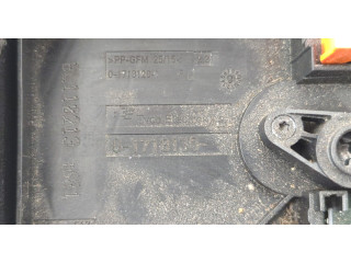 Блок предохранителей Volkswagen Caddy 2010-2015 1K0937820B