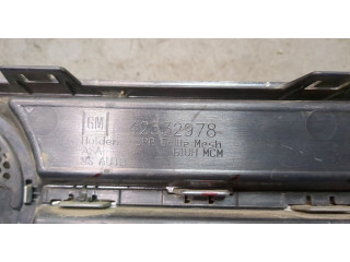 Решетка радиатора  Chevrolet Trax 2016-2022          42615979