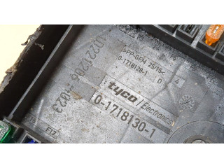 Блок предохранителей Volkswagen Caddy 2004-2010