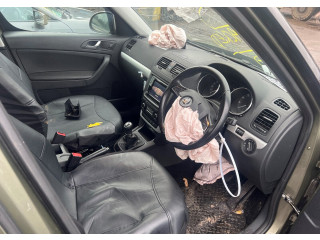 Форсунка топливная  Skoda Yeti 2013-2018    03L130277Q     