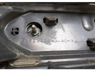 Решетка радиатора  Ford Explorer 2015-2019          FB5Z8200AC