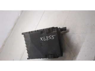 Блок предохранителей  Volkswagen Golf 5 2003-2009         