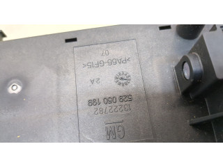 Блок предохранителей  Chevrolet Orlando 2011-2018      13222782   