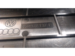 Крышка блока предохранителей Volkswagen Golf 5 2003-2009 1K0937132F 1.6