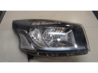 Фара передняя  Renault Trafic 2014-2021 правая 