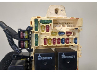 Блок предохранителей Mitsubishi Pajero / Montero 2000-2006 3.5