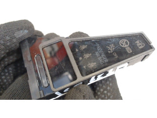 Дисплей бортового компьютера  Toyota C-HR 83910F4220       