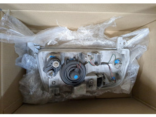 Фара передняя  Suzuki Grand Vitara 1997-2006 левая 