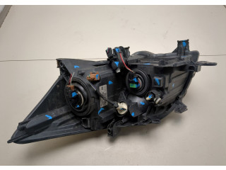 Фара передняя  Toyota Auris E15 2006-2012 правая 
