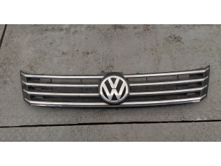 Решетка радиатора Volkswagen Passat 8 2015-