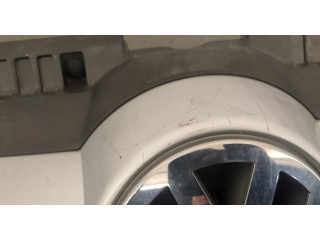 Решетка радиатора Volkswagen Golf Plus 5M0853651A, 3C0853601C