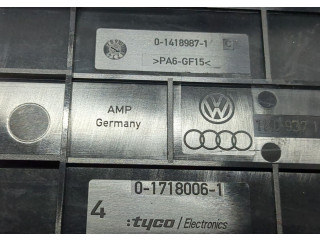 Крышка блока предохранителей Volkswagen Golf Plus 1K0937132F