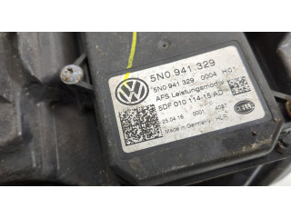 Фара передняя  Volkswagen Jetta 6 2010-2018 правая 