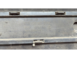 Бампер Volkswagen Golf 4 1997-2005 передний 1J0807217C