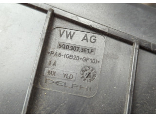 Блок предохранителей  Volkswagen Jetta 7 2018-2024      5Q0907361F   