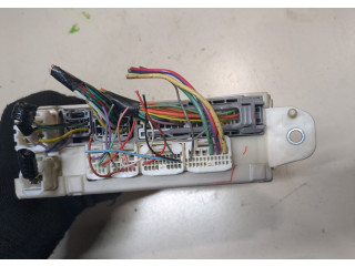 Блок предохранителей Lexus IS 2005-2013 8273053050 2.2